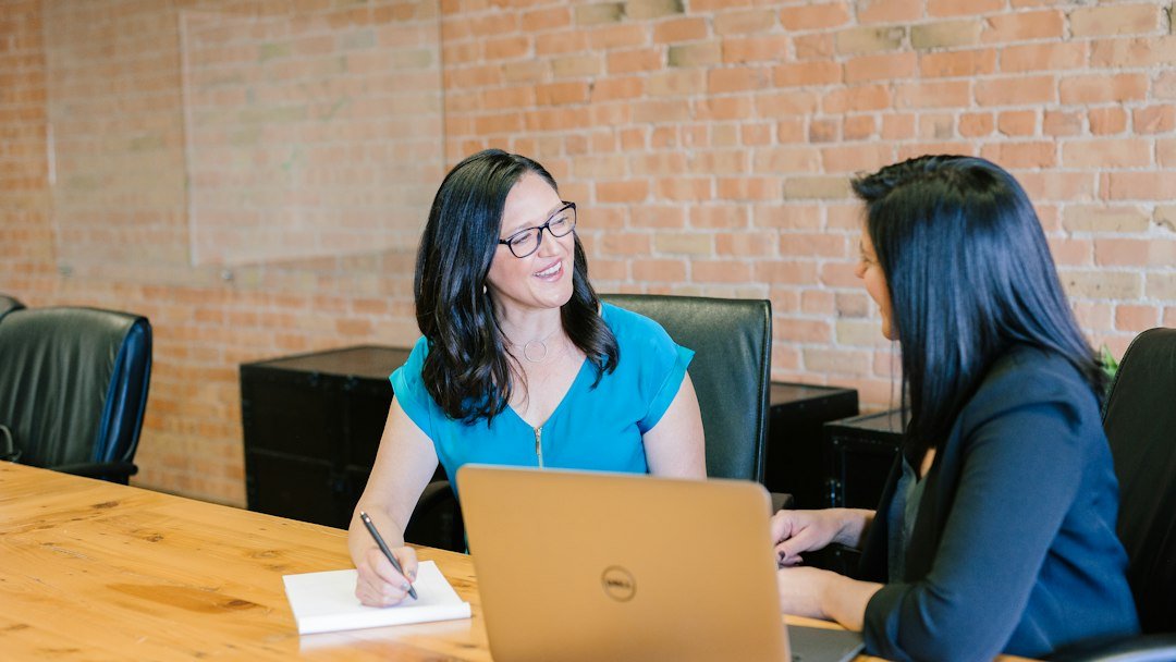 Inovasi HR Tech: Penerapan People Analytics dan AI untuk Retensi Talenta Unggul
