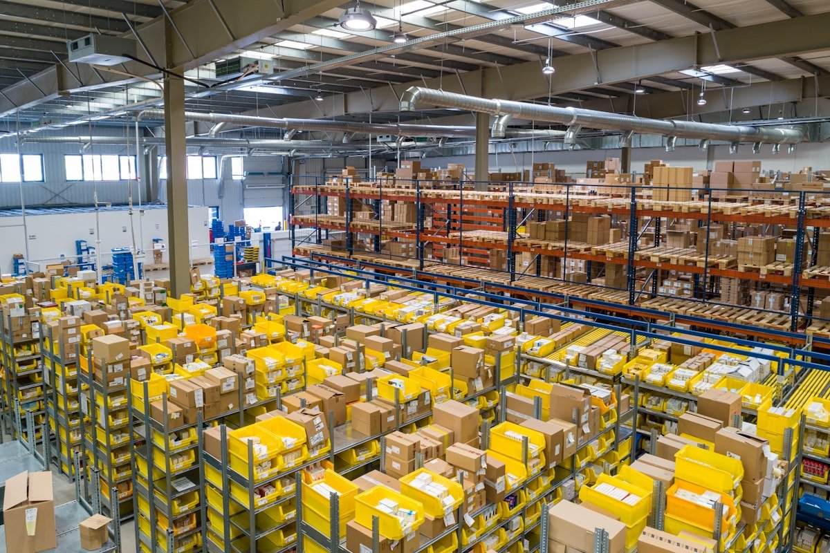 Masa Depan Logistik Otonom: Sinergi Robotika Gudang, Drone, dan Transparansi Blockchain