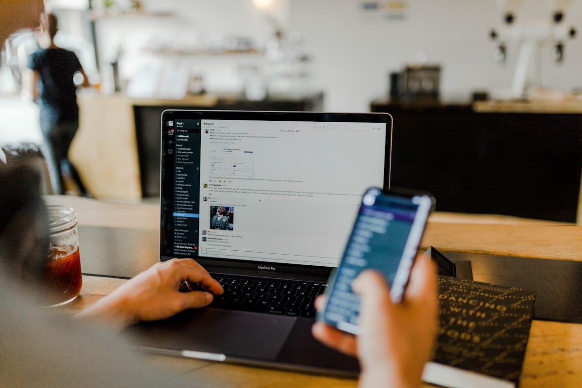 Evolusi Finansial Modern: Mengurai Potensi Embedded Finance dan Ekosistem Open Banking