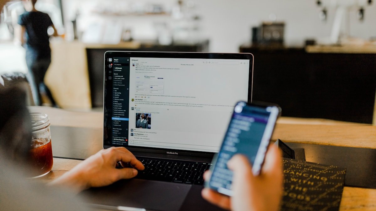 Wajah Baru Lanskap Keuangan Indonesia: Dominasi Bank Digital, Fintech, dan Masa Depan Transaksi Cashless
