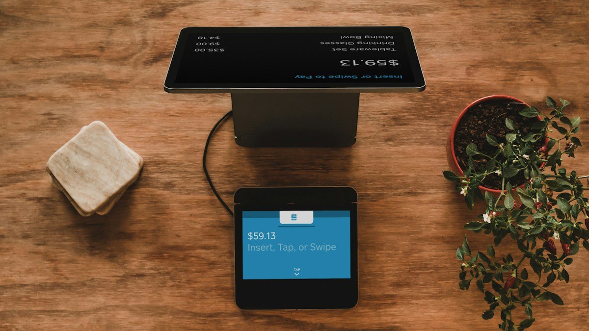 Pemanfaatan Teknologi untuk UMKM: Trik Taktis Dongkrak Omzet dengan QRIS, Live Commerce, & Cloud POS